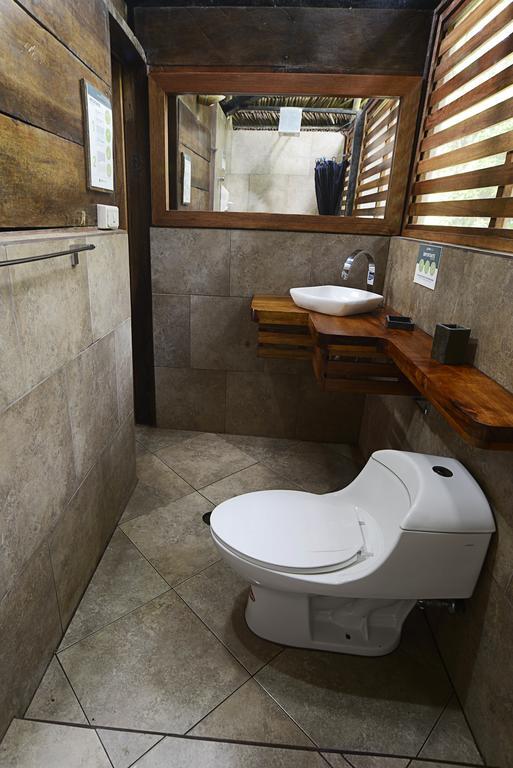 Jamu Lodge Puerto Montufar Rom bilde