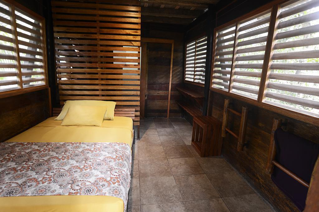 Jamu Lodge Puerto Montufar Eksteriør bilde