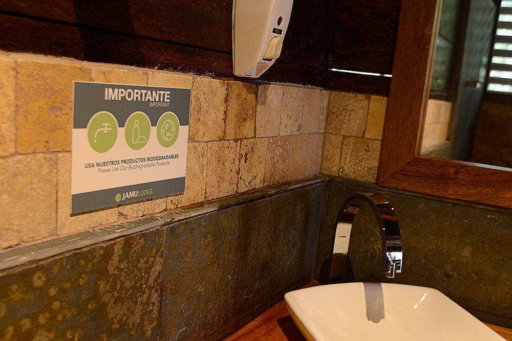 Jamu Lodge Puerto Montufar Eksteriør bilde