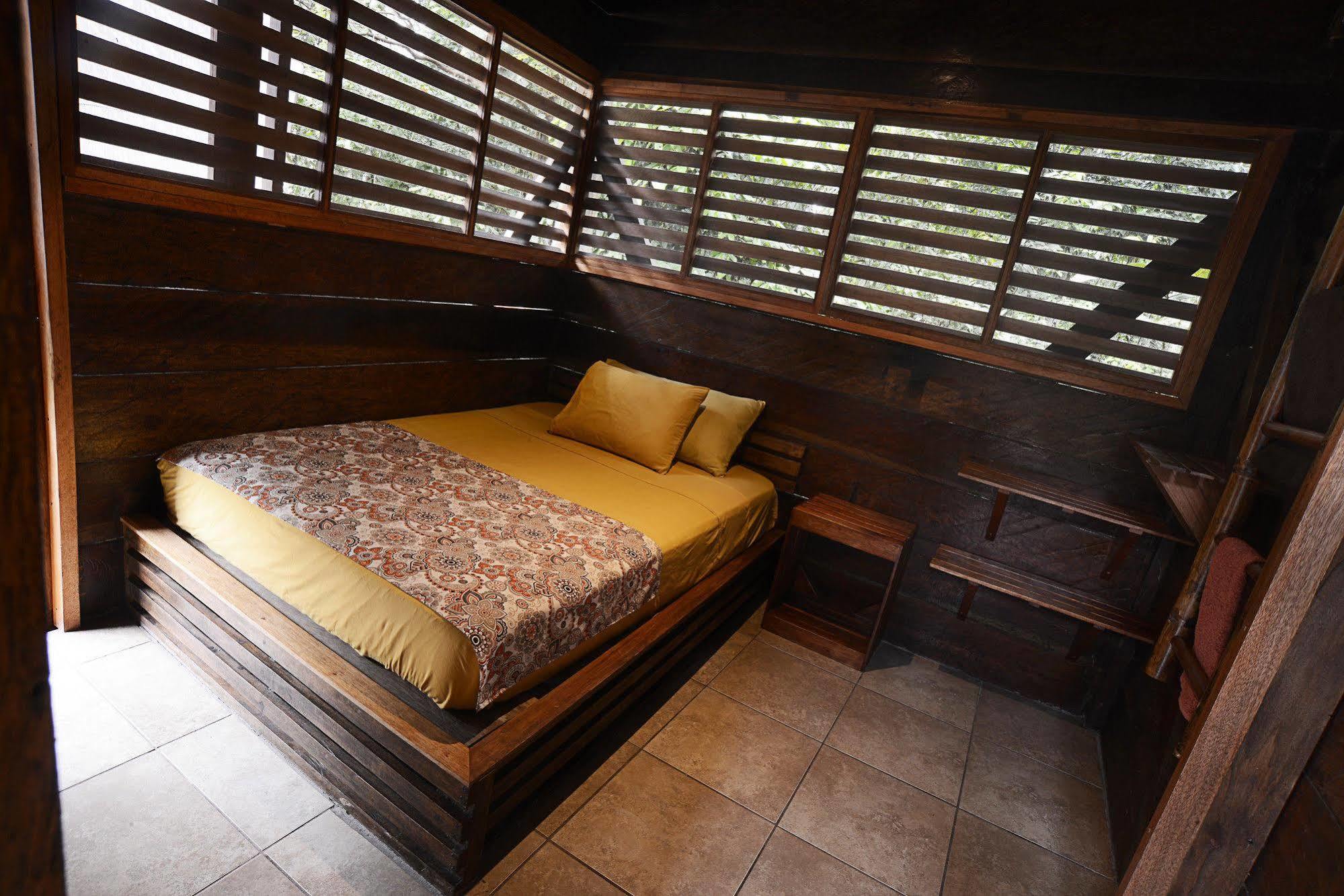 Jamu Lodge Puerto Montufar Eksteriør bilde