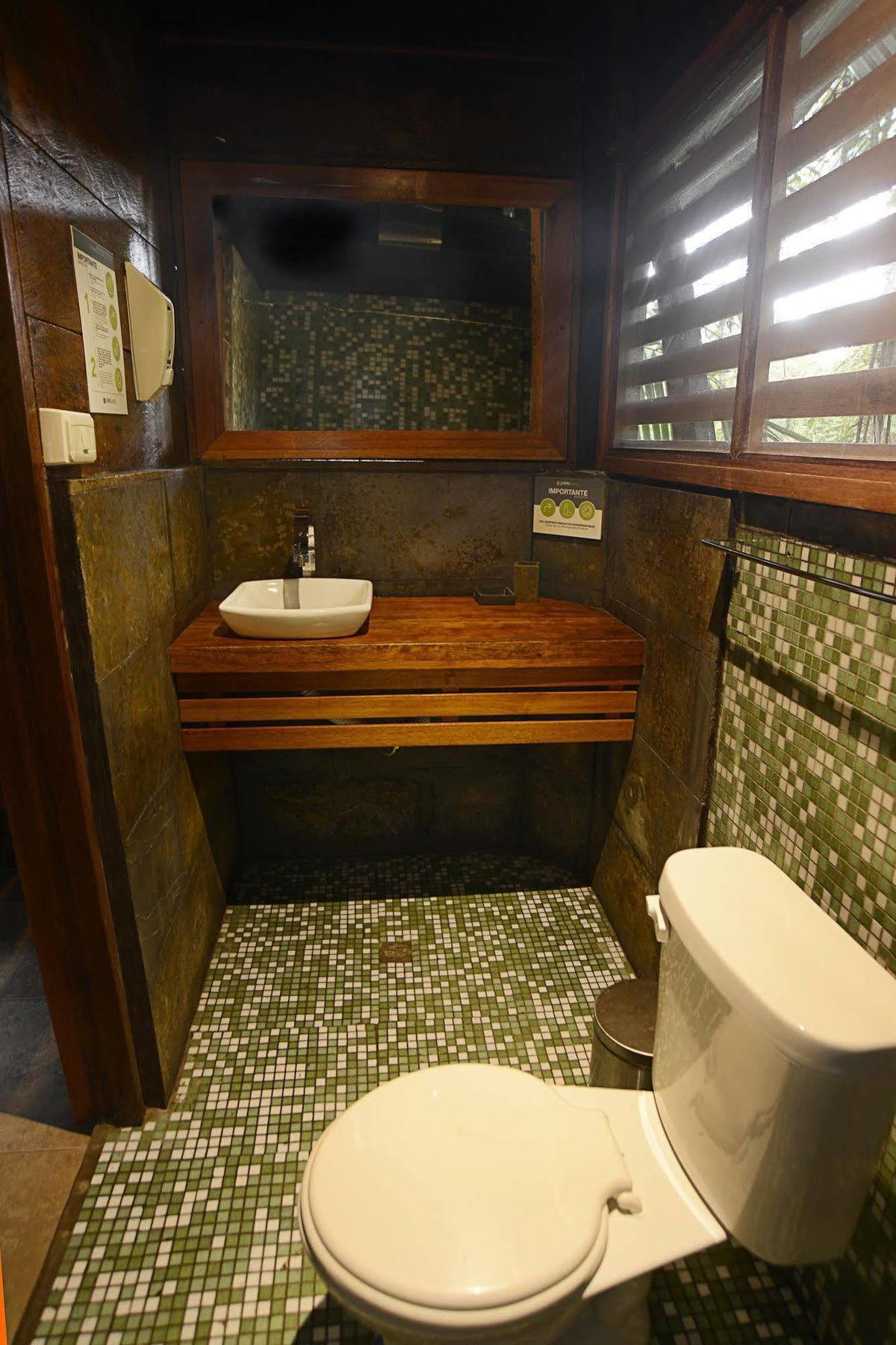 Jamu Lodge Puerto Montufar Eksteriør bilde