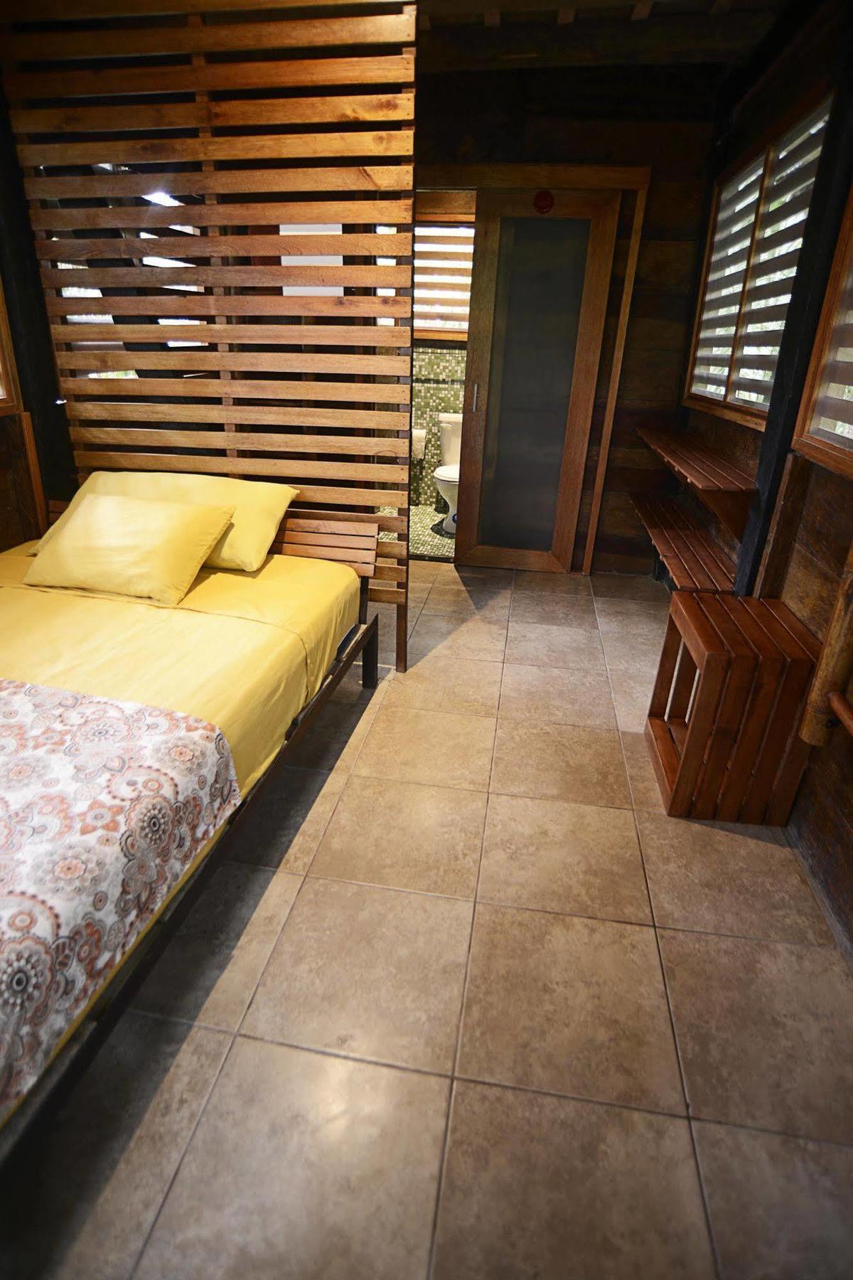Jamu Lodge Puerto Montufar Eksteriør bilde