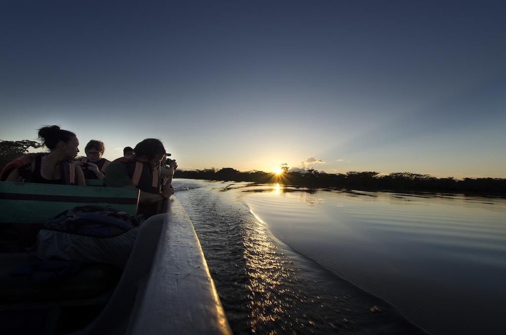 Jamu Lodge Puerto Montufar Eksteriør bilde