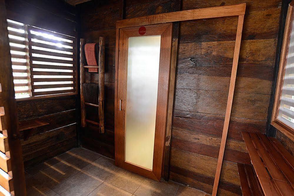 Jamu Lodge Puerto Montufar Eksteriør bilde