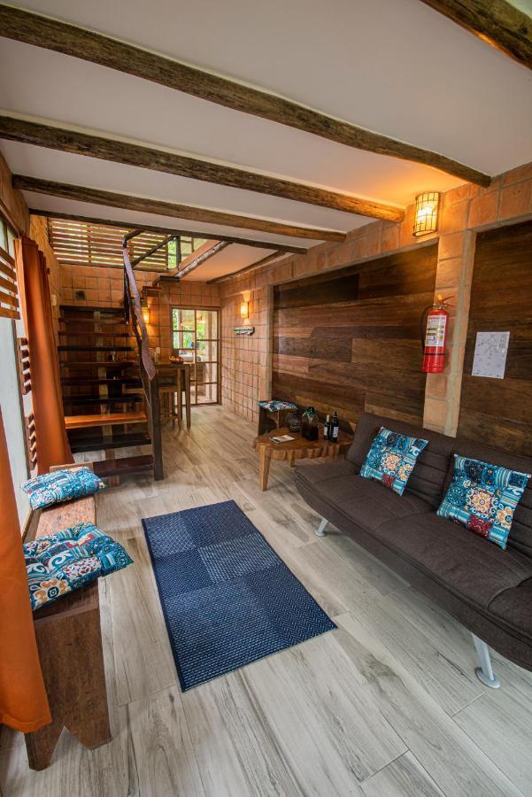 Jamu Lodge Puerto Montufar Eksteriør bilde